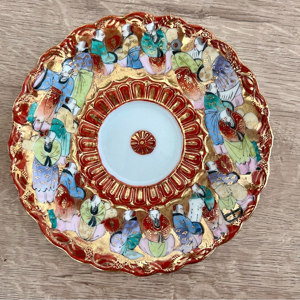 Antique 1920s Japanese‎ Satsuma Hand Painted Plate People Red Gold Trim 6”